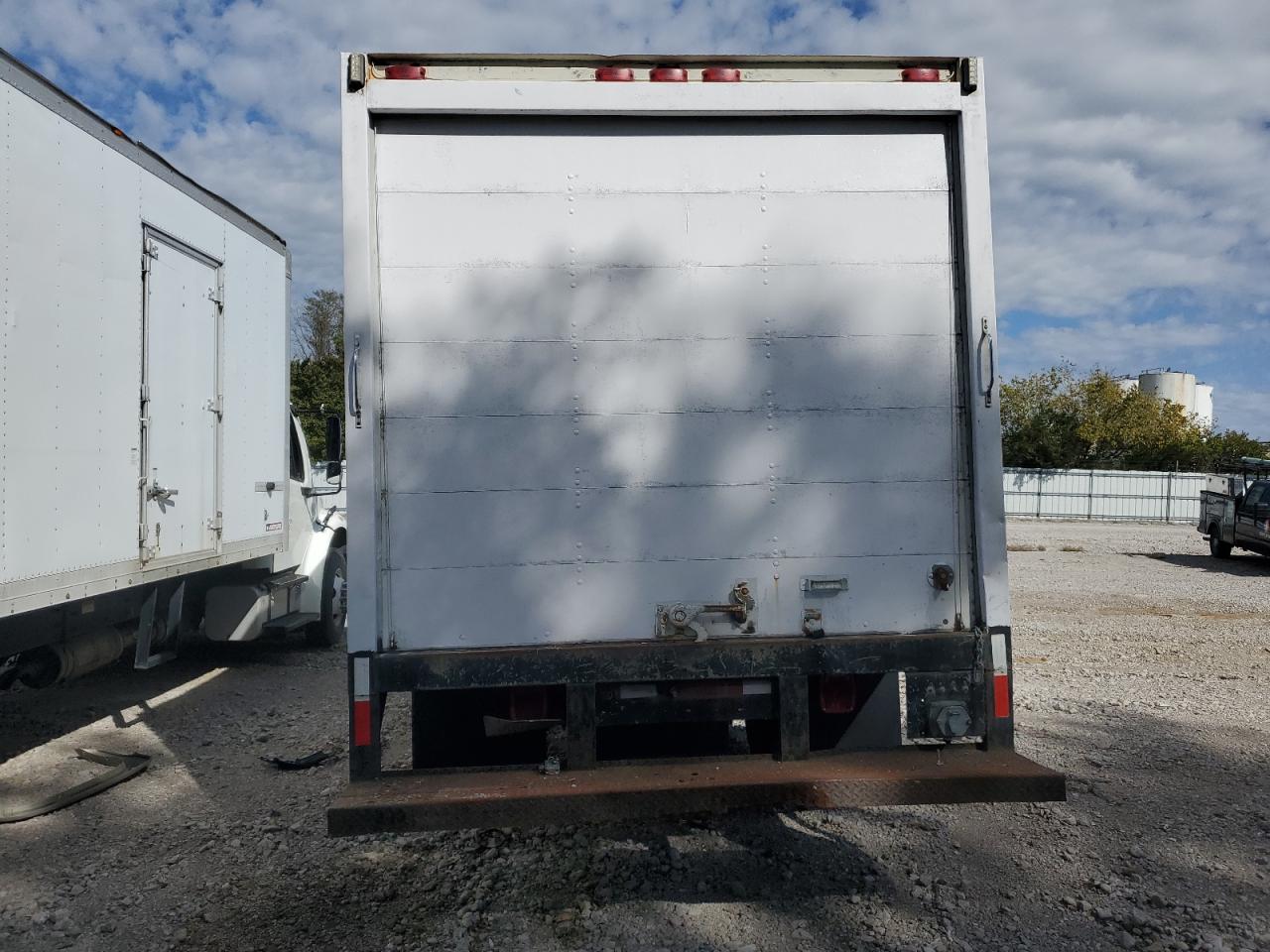 1999 Isuzu Npr Box Truck VIN: 4KLB4B1R0XJ000056 Lot: 87281605