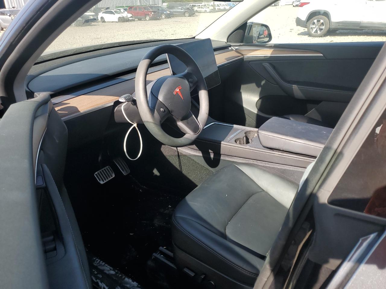 2024 Tesla Model Y VIN: 7SAYGAEE9RF015994 Lot: 84783825