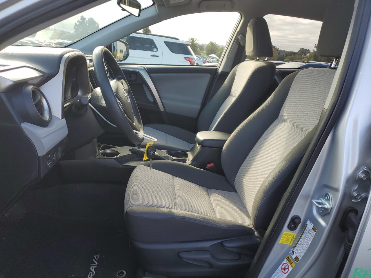 2015 Toyota Rav4 Le VIN: JTMZFREV4FJ041992 Lot: 82206695