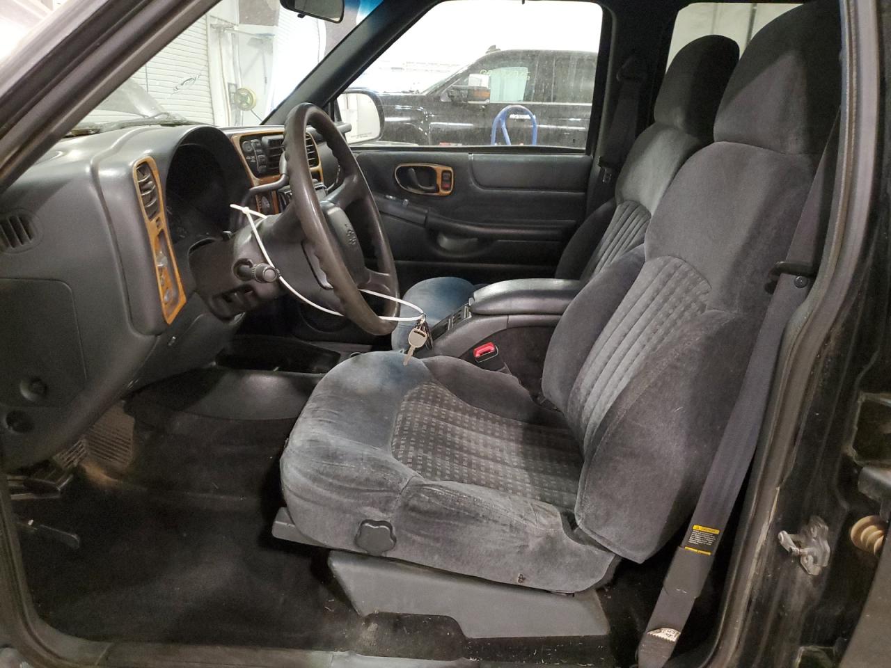 2000 Chevrolet Blazer VIN: 1GNDT13W8Y2211341 Lot: 85575815