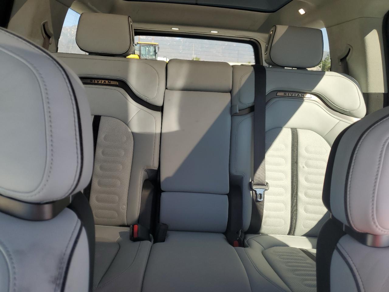 2023 Rivian R1S Adventure VIN: 7PDSGABA2PN023821 Lot: 86901275