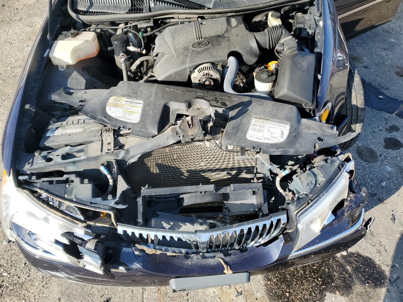 1999 Lincoln Town Car Signature VIN: 1LNHM82W9XY691057 Lot: 90223875