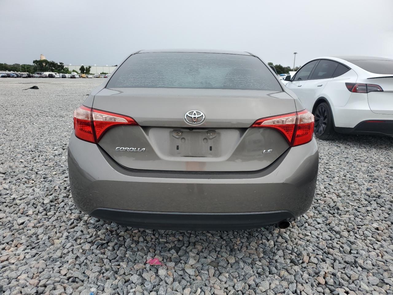 2018 Toyota Corolla L VIN: 5YFBURHE6JP805896 Lot: 81982705