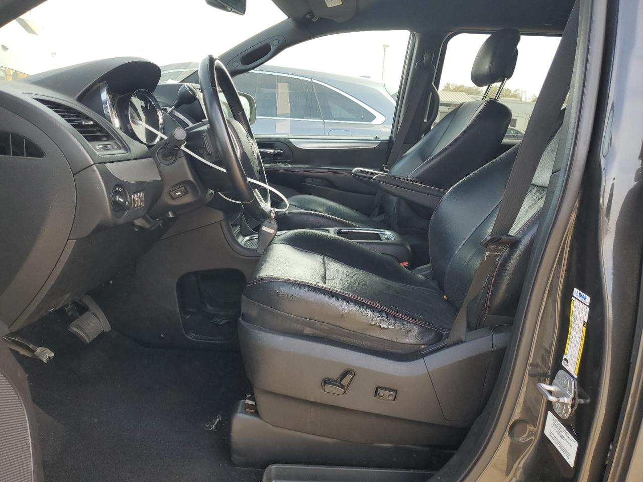 2011 Dodge Grand Caravan R/T VIN: 2D4RN7DG6BR765590 Lot: 82731145