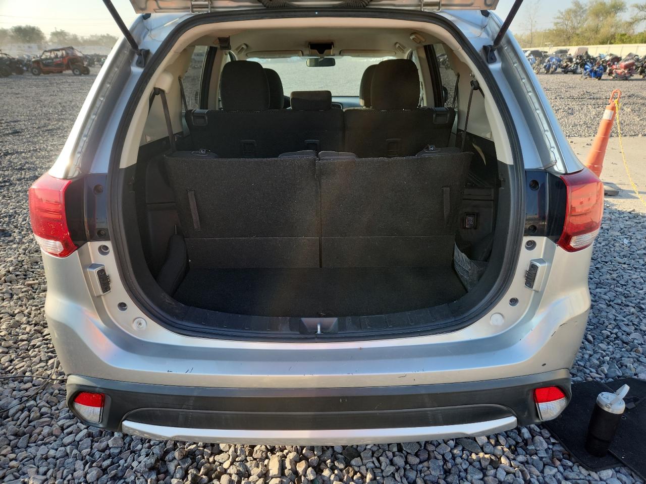 2018 Mitsubishi Outlander Es VIN: JA4AD2A32JZ002904 Lot: 81310015