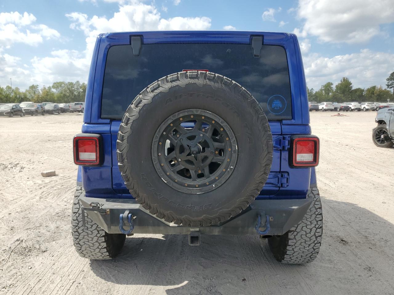 2018 Jeep Wrangler Unlimited Sahara VIN: 1C4HJXEN5JW215823 Lot: 89481955