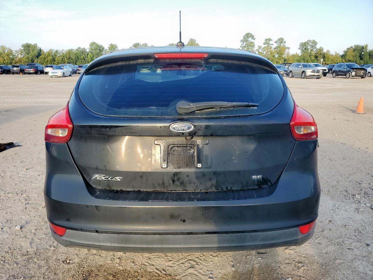 2018 Ford Focus Se VIN: 1FADP3K27JL249303 Lot: 85747515