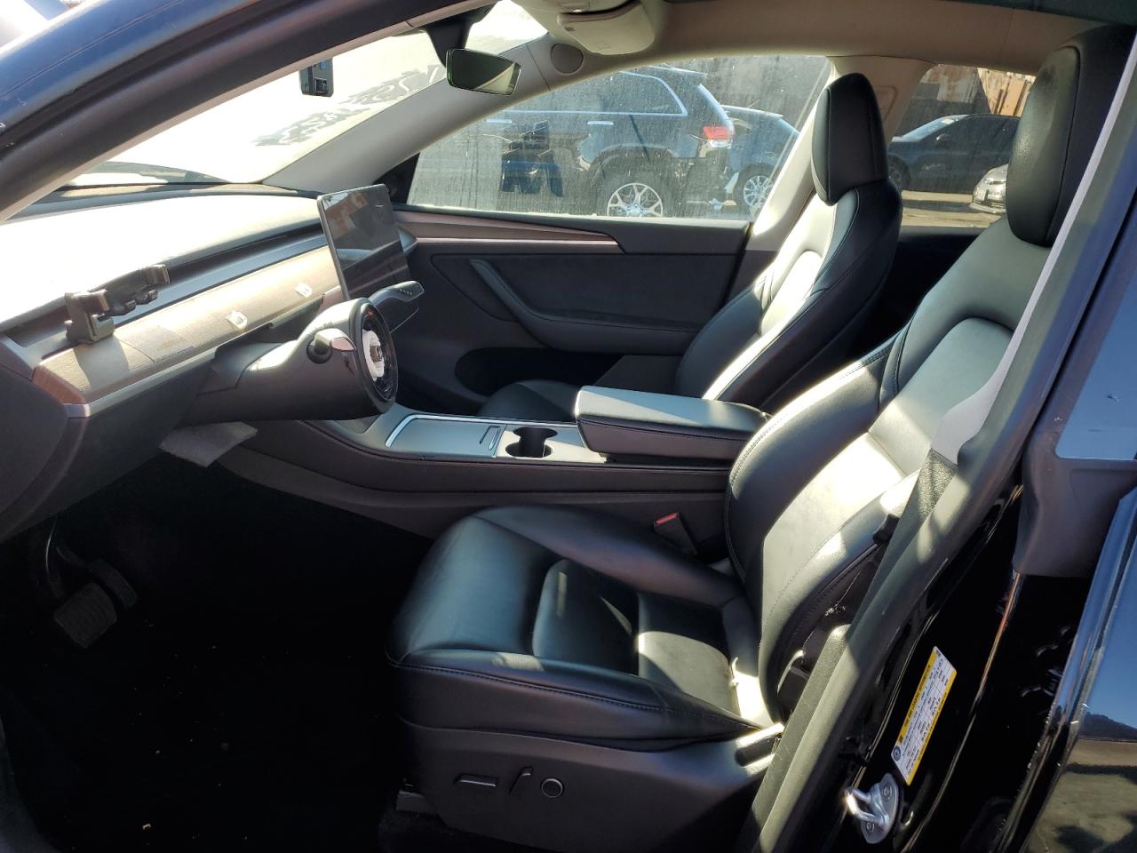 2024 Tesla Model Y VIN: 7SAYGDEE2RF105599 Lot: 90643845