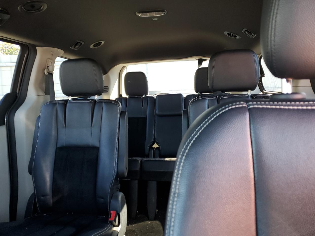 2017 Dodge Grand Caravan Sxt VIN: 2C4RDGCG8HR692880 Lot: 82587425