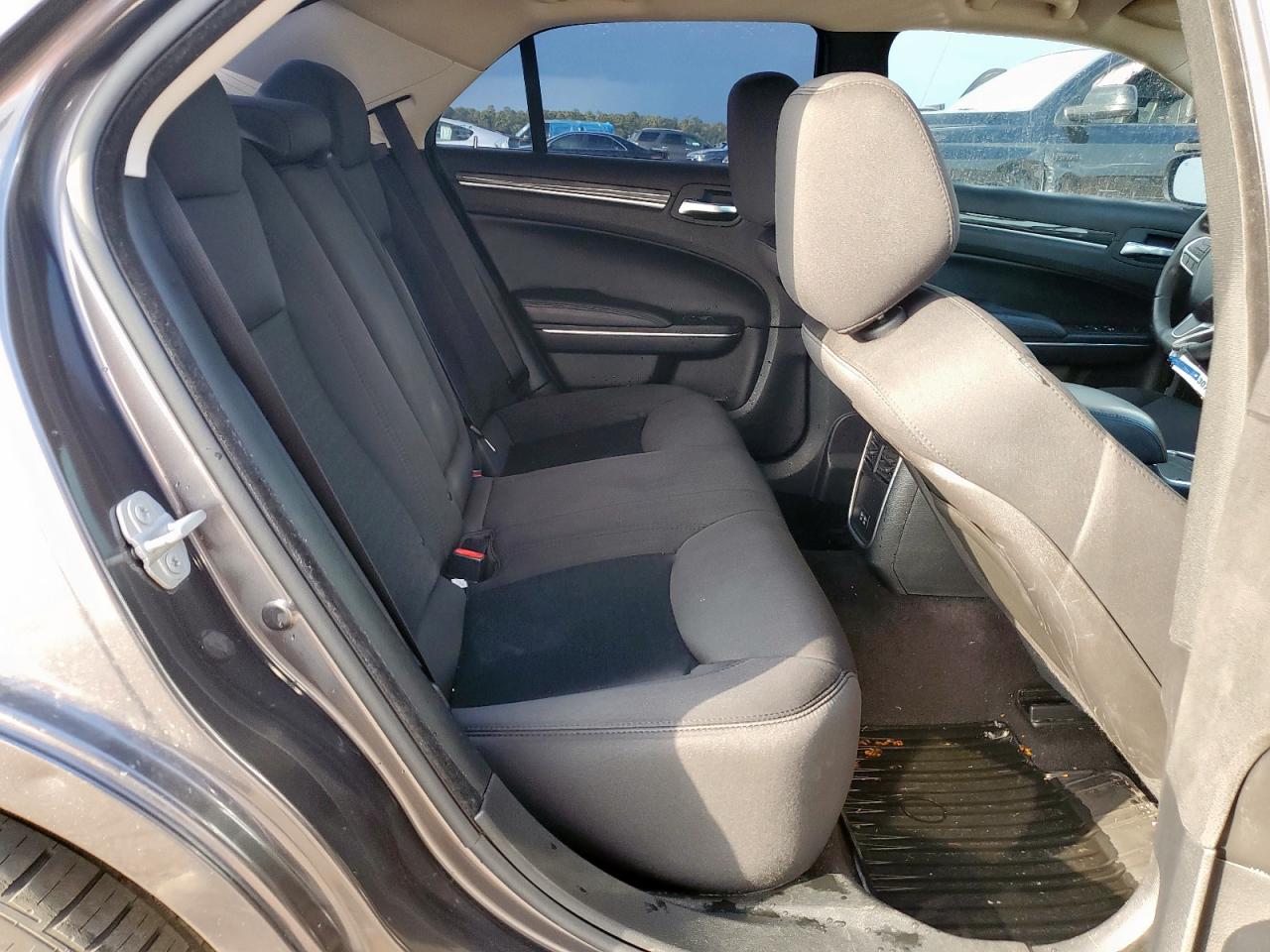 2018 Chrysler 300 Touring VIN: 2C3CCAAG5JH302018 Lot: 90287935