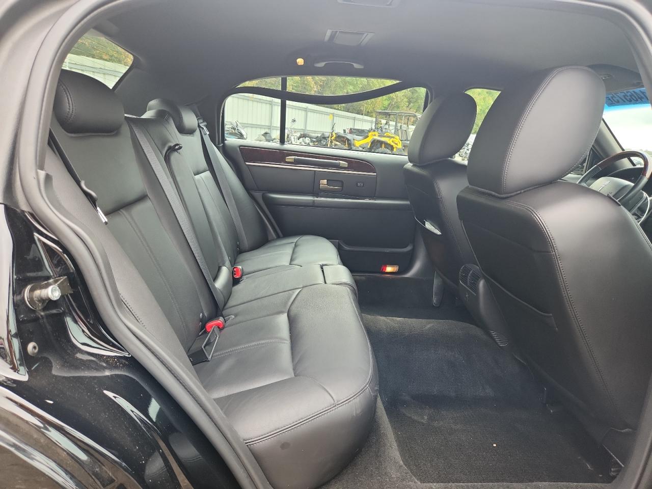 2011 Lincoln Town Car Signature Long Wheelbase VIN: 2LNBL8FV3BX762627 Lot: 90146575