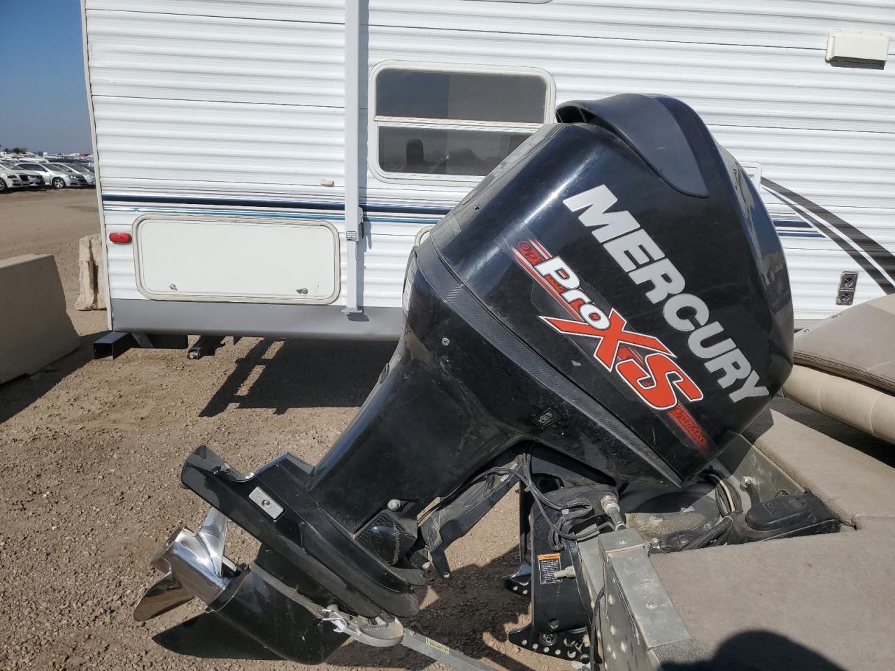 2002 Tracker Boat - Trolling Motor VIN: BUJ14052K102 Lot: 85562185