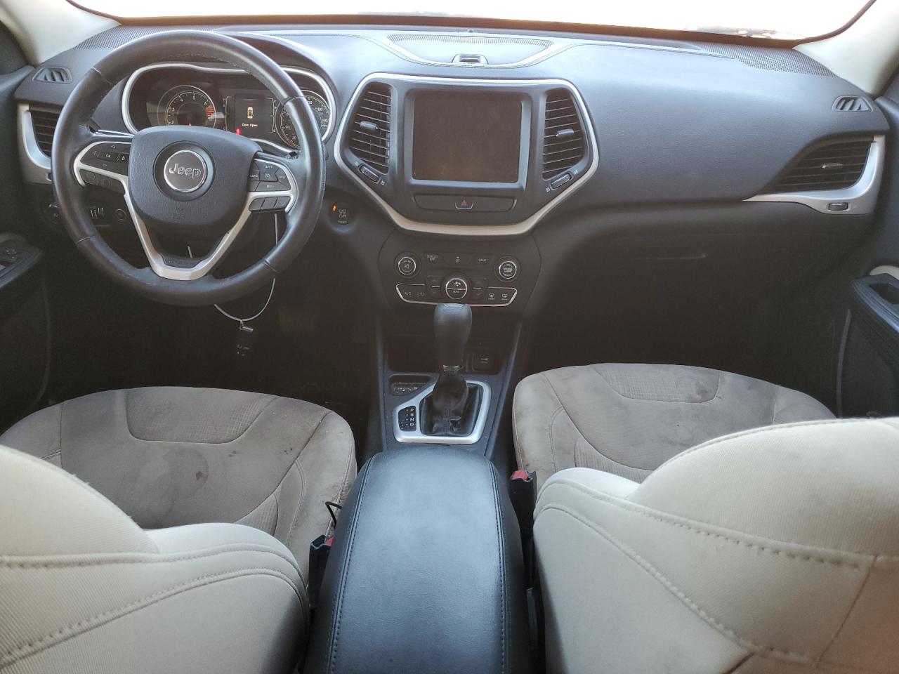 2016 Jeep Cherokee Latitude VIN: 1C4PJLCB1GW208227 Lot: 82637965