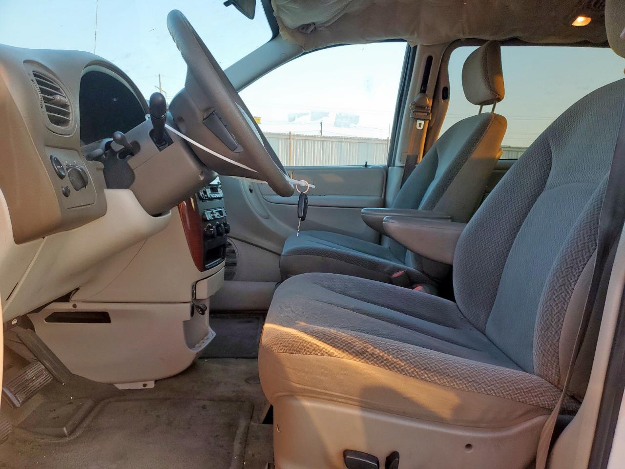 2005 Chrysler Town & Country Lx VIN: 2C8GP44R35R126519 Lot: 84928545