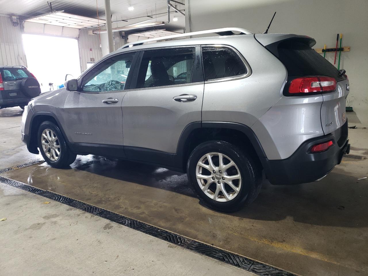 2015 Jeep Cherokee Latitude VIN: 1C4PJMCS8FW577994 Lot: 86148485