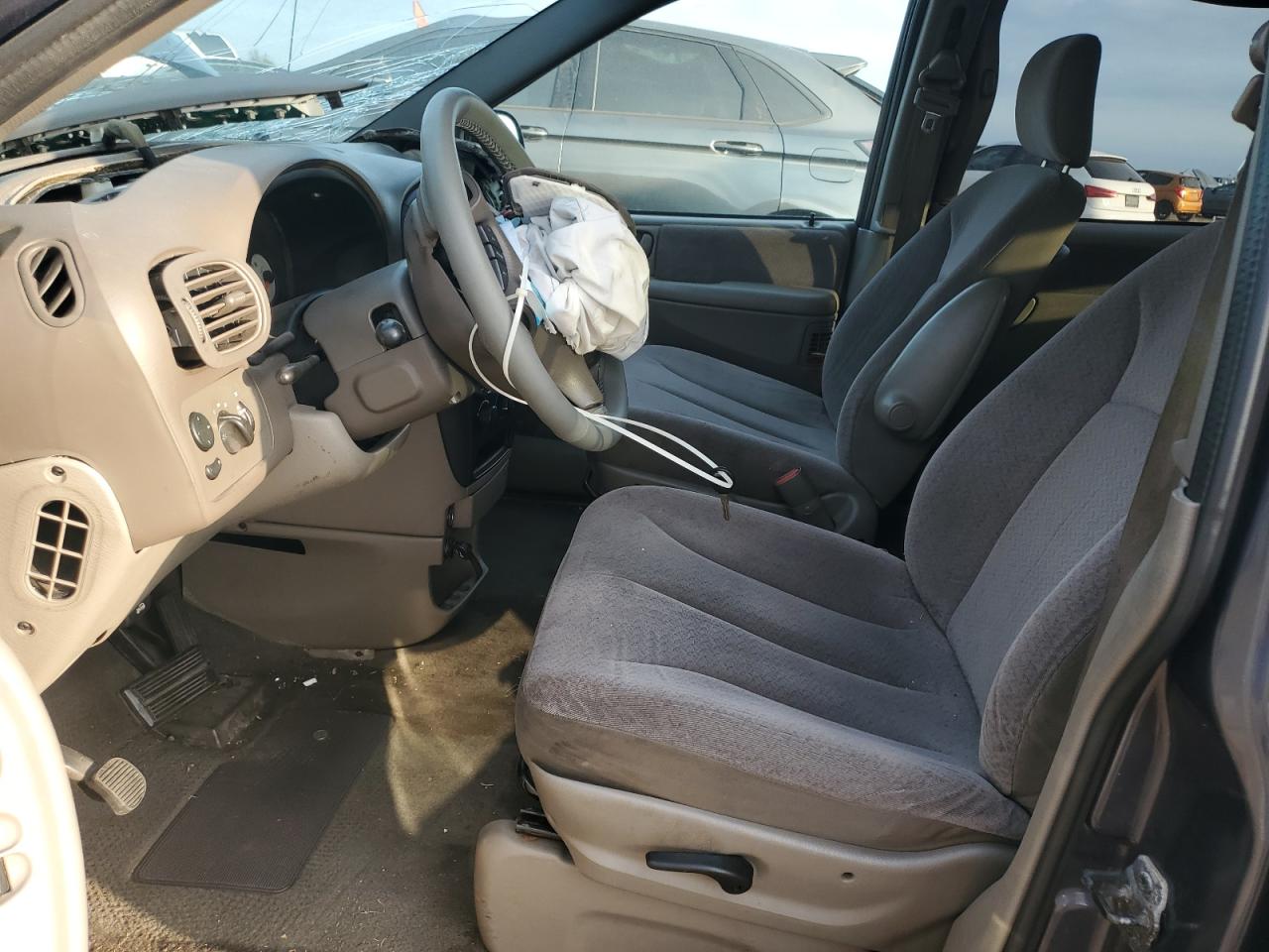 2001 Dodge Caravan VIN: 1B4GP45331B144682 Lot: 82425825