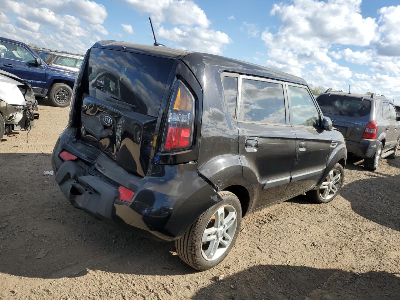 2010 Kia Soul + VIN: KNDJT2A20A7183738 Lot: 90640665