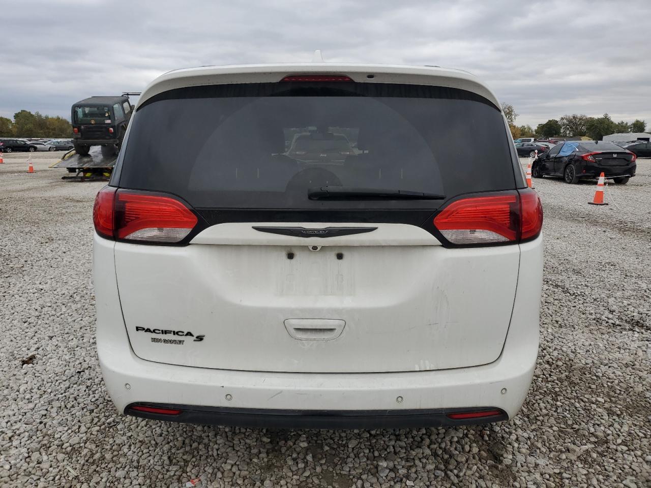 2018 Chrysler Pacifica Touring L VIN: 2C4RC1BG9JR157211 Lot: 89658785