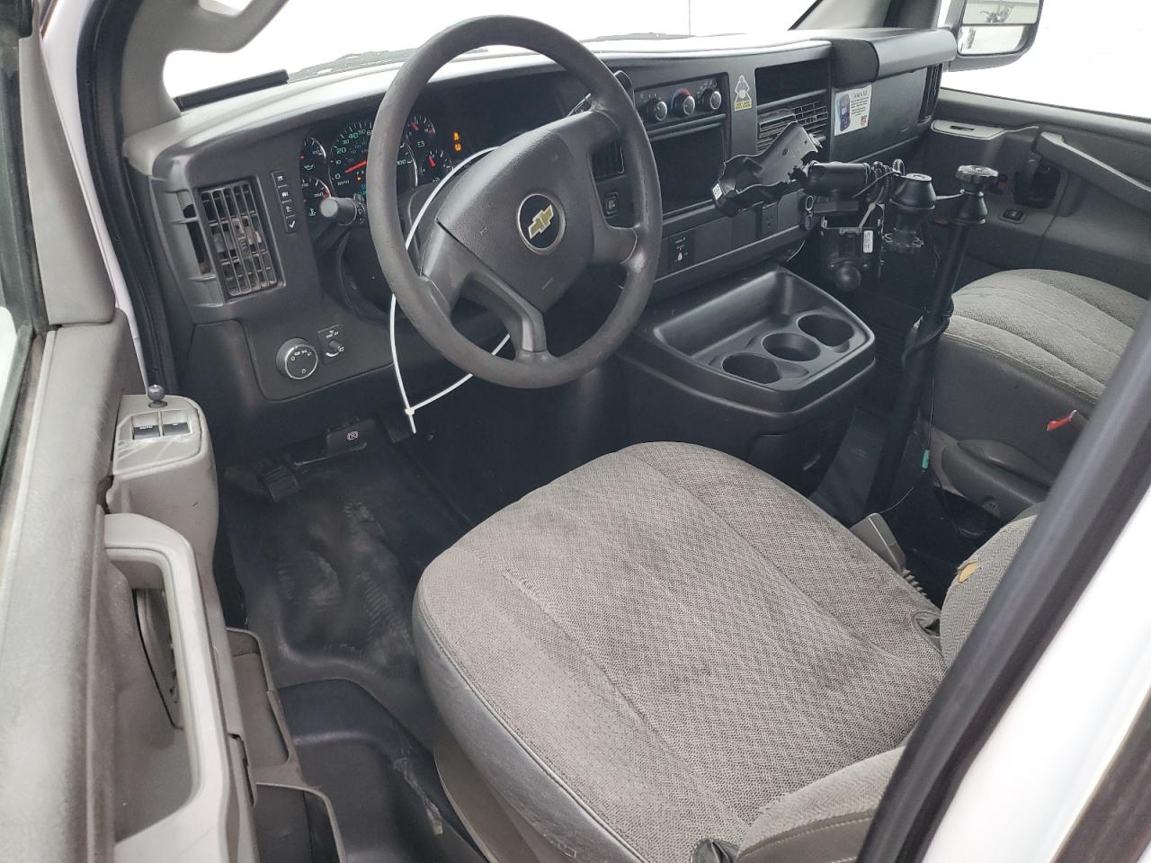 2017 Chevrolet Express G2500 VIN: 1GCWGAF19H1220335 Lot: 85700305