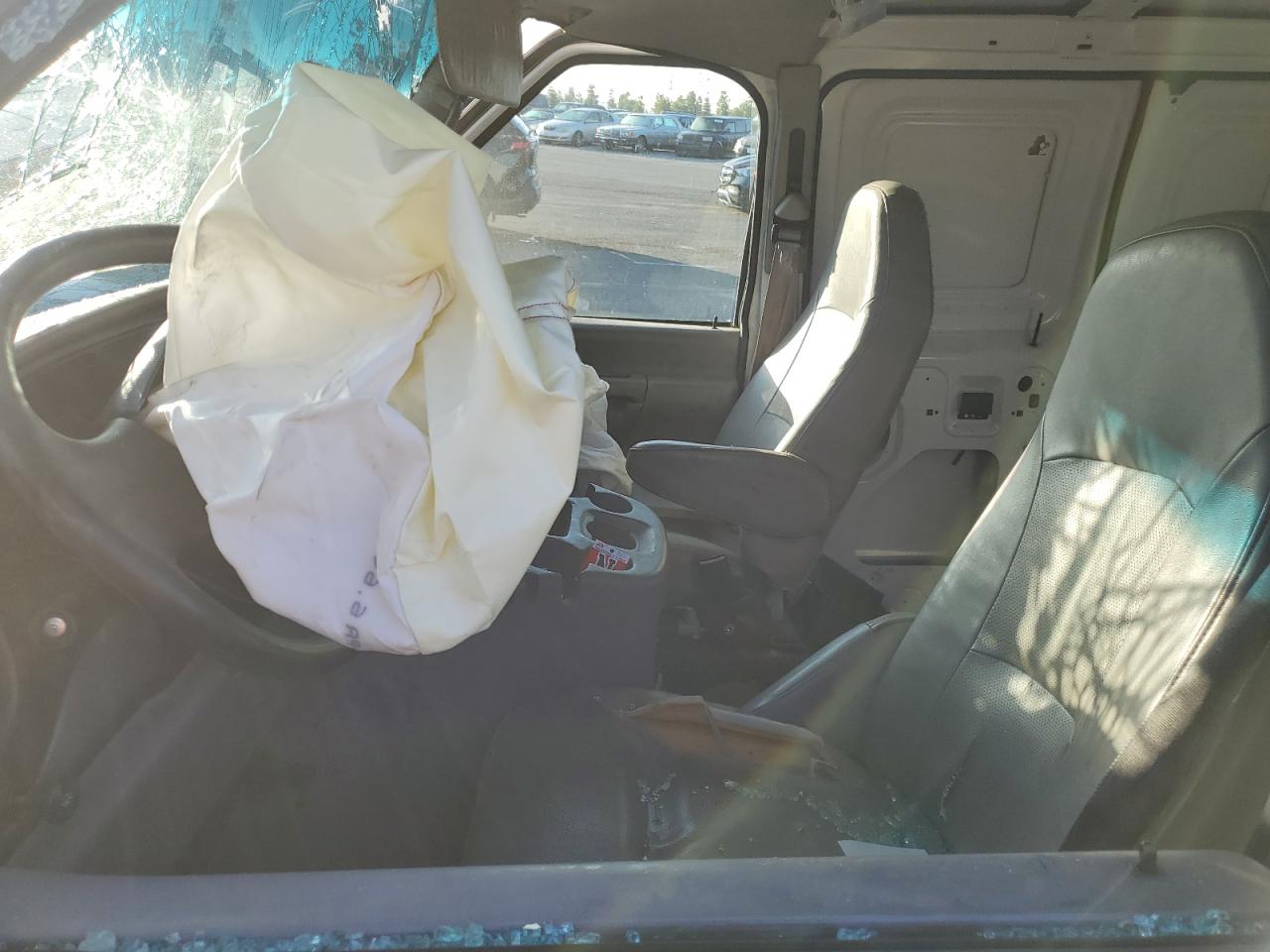 2002 Ford Econoline E150 Van VIN: 1FTRE14292HA04420 Lot: 81998045