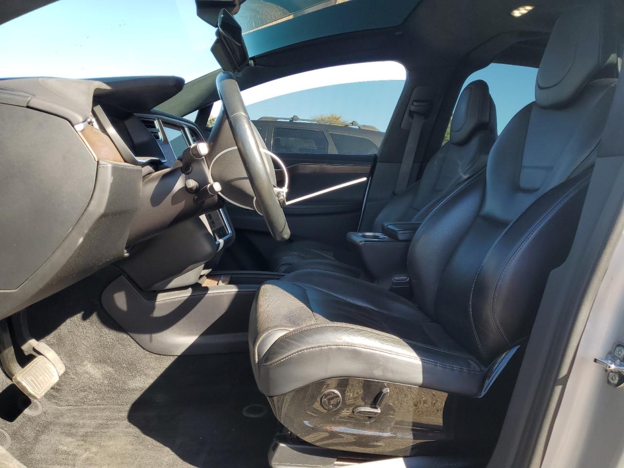 2016 Tesla Model X VIN: 5YJXCBE2XGF017668 Lot: 87201665