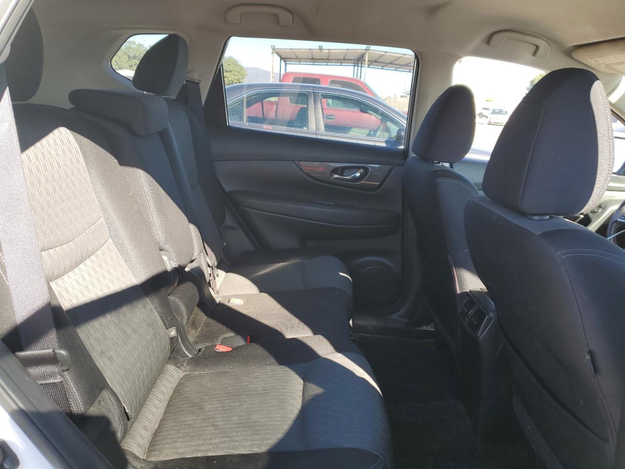 2017 Nissan Rogue S VIN: JN8AT2MT8HW142573 Lot: 84921665