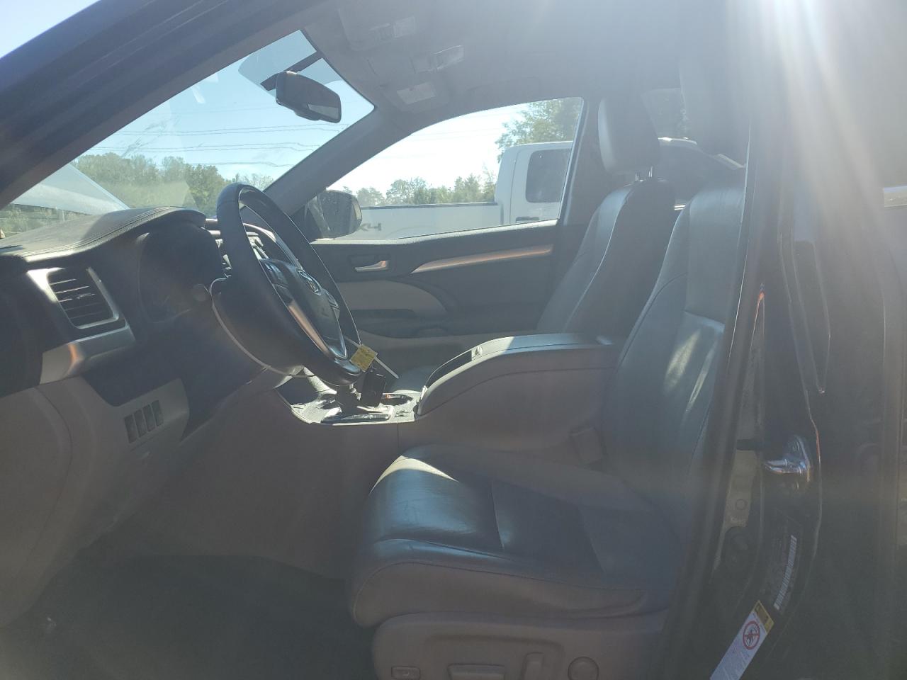 2016 Toyota Highlander Xle VIN: 5TDJKRFH5GS266816 Lot: 84889055