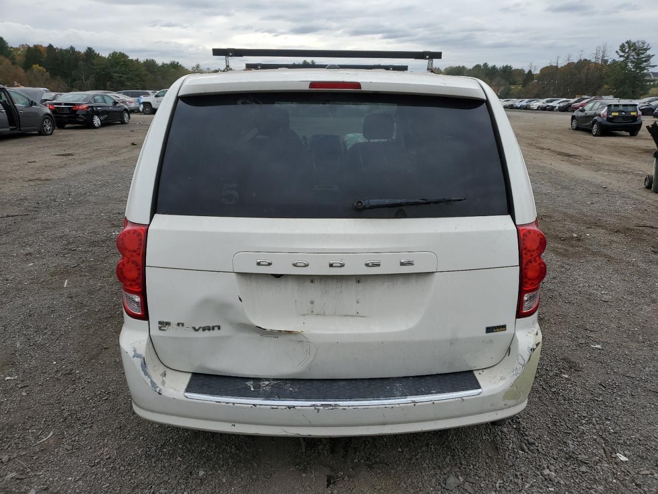 2011 Dodge Grand Caravan Crew VIN: 2D4RN5DG2BR725835 Lot: 90365165
