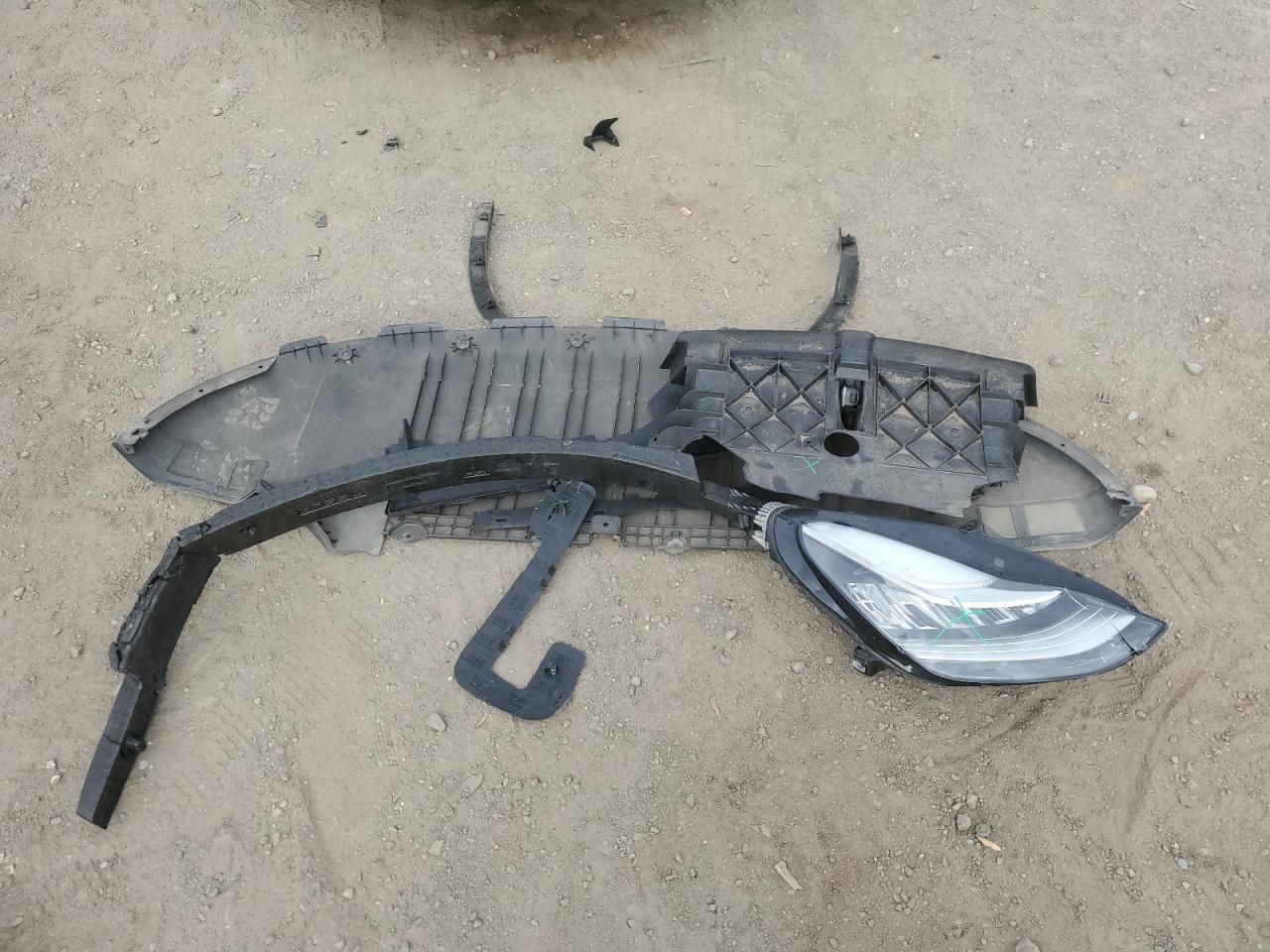 2022 Tesla Model Y VIN: 7SAYGDEE6NF319750 Lot: 85099765