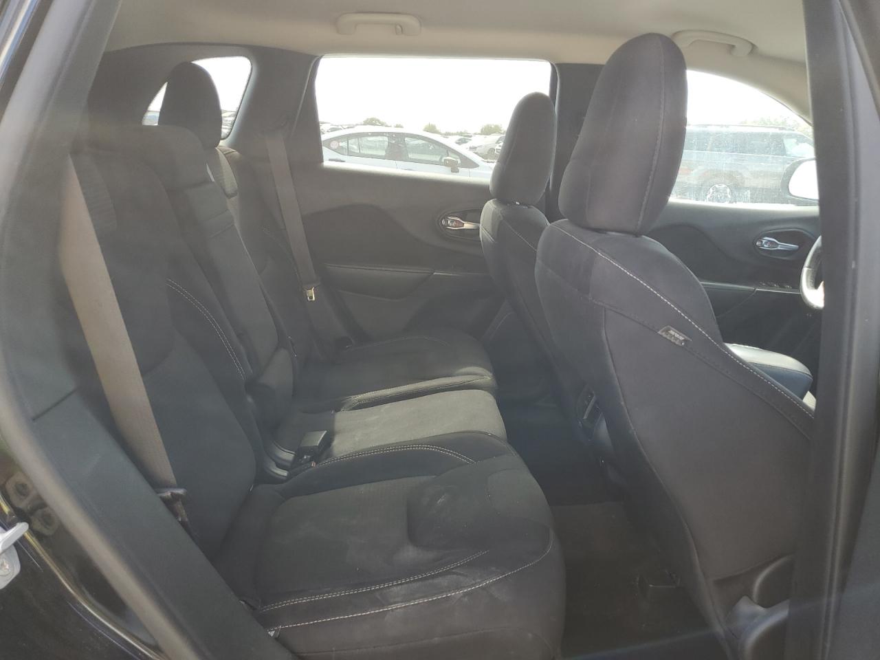 2015 Jeep Cherokee Latitude VIN: 1C4PJMCB8FW641452 Lot: 86244535