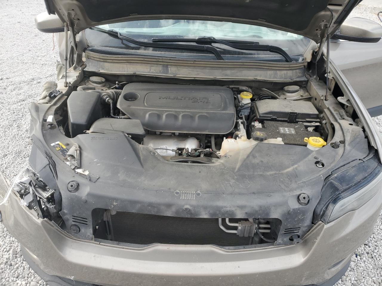 2019 Jeep Cherokee Latitude VIN: 1C4PJMCB6KD334402 Lot: 90064465