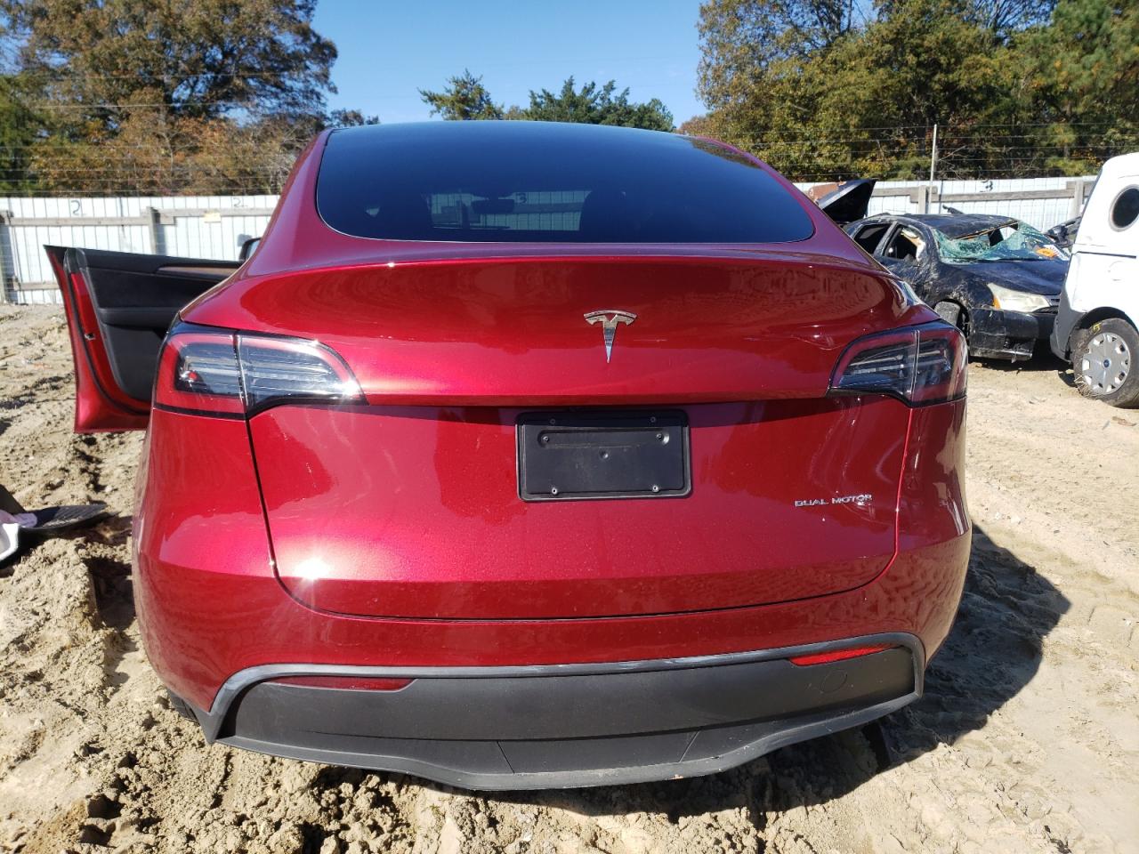 2024 Tesla Model Y VIN: 7SAYGDEE8RA260929 Lot: 90700865