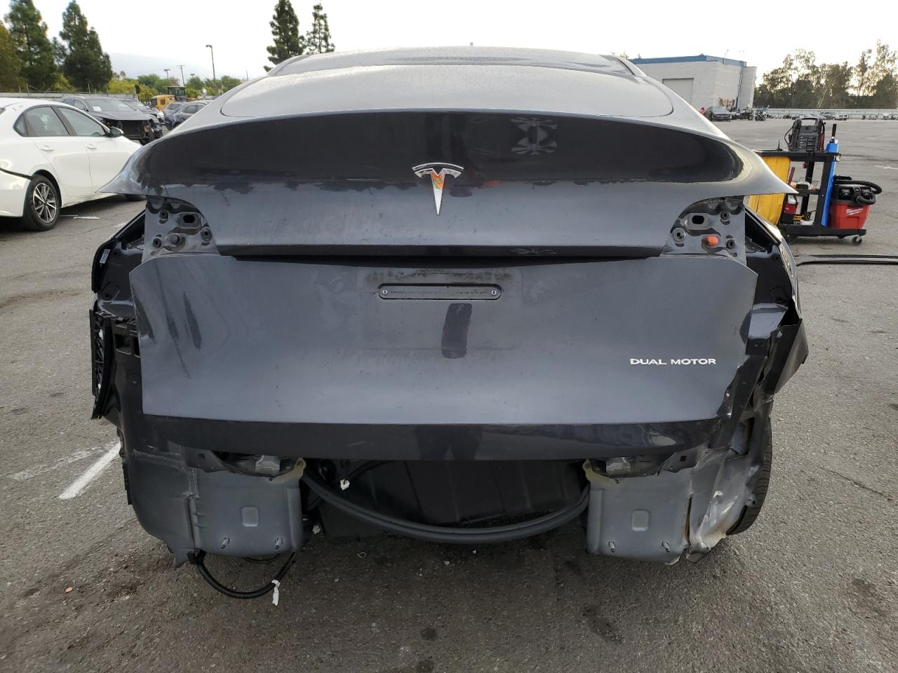 2024 Tesla Model Y VIN: 7SAYGAEE7RF020109 Lot: 84736305