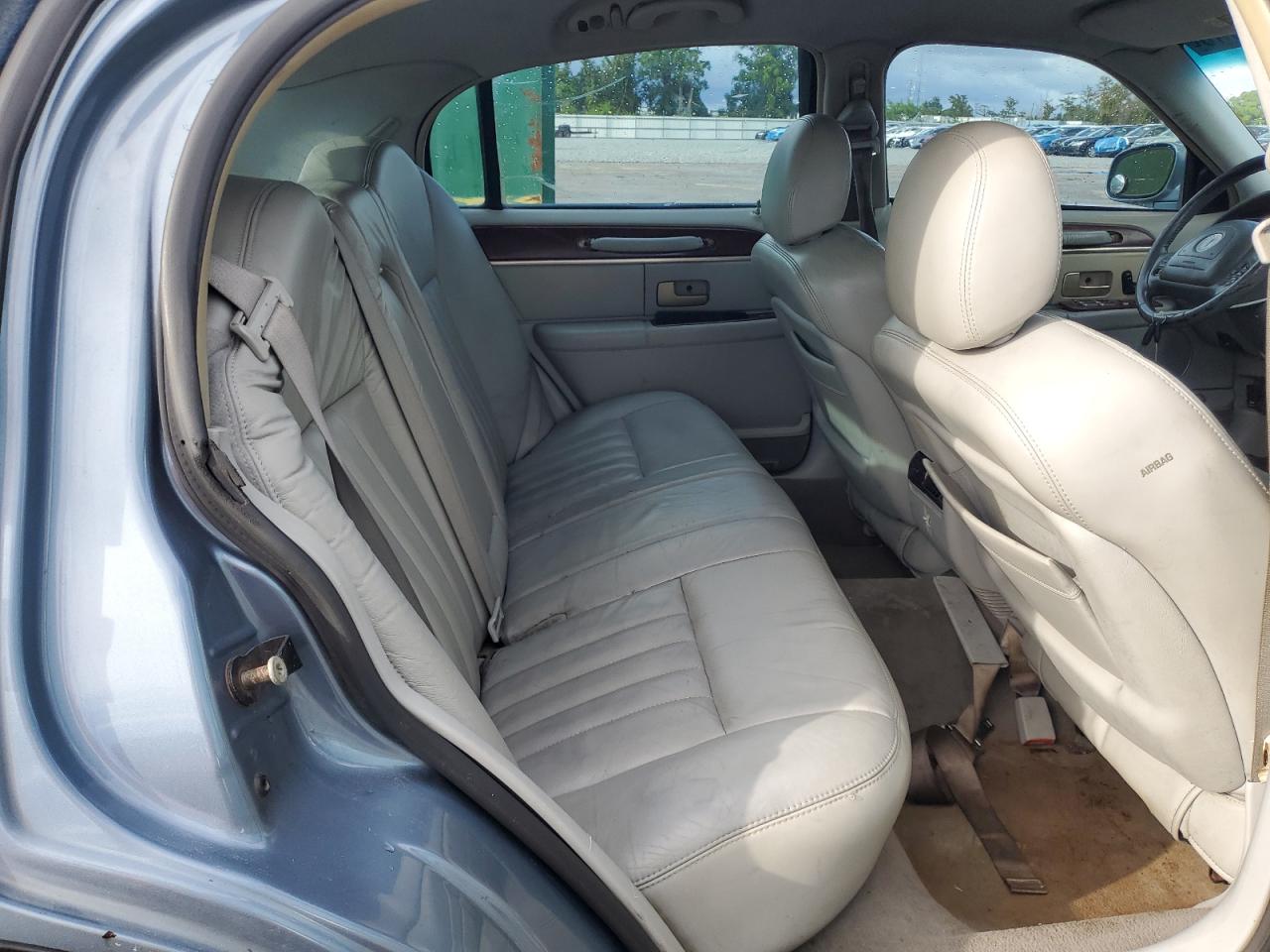 2004 Lincoln Town Car Executive VIN: 1LNHM81W84Y669323 Lot: 85269715