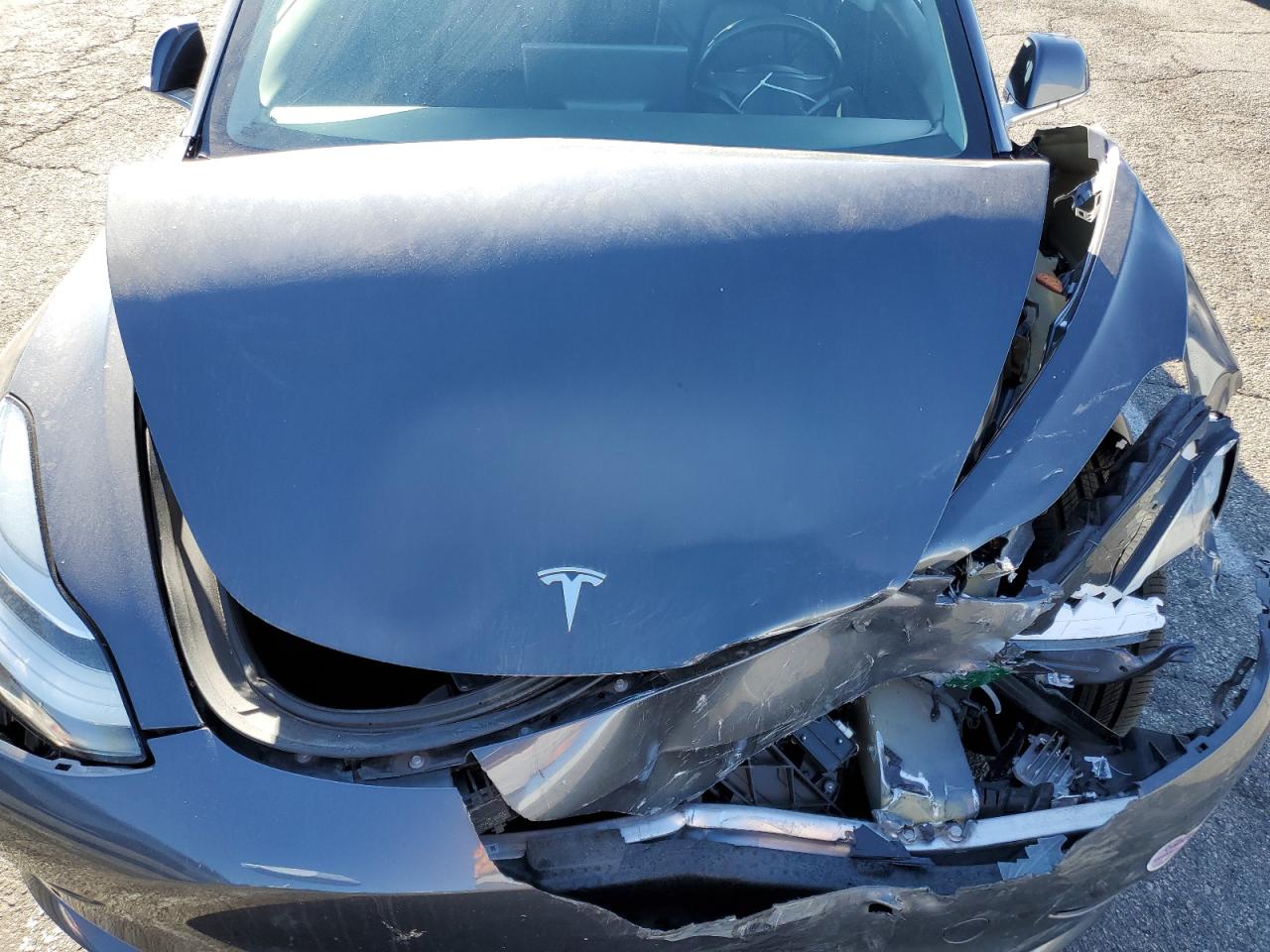2018 Tesla Model 3 VIN: 5YJ3E1EA2JF052805 Lot: 85682655