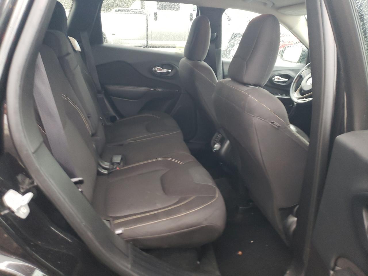 2015 Jeep Cherokee Latitude VIN: 1C4PJMCB8FW789326 Lot: 82280835