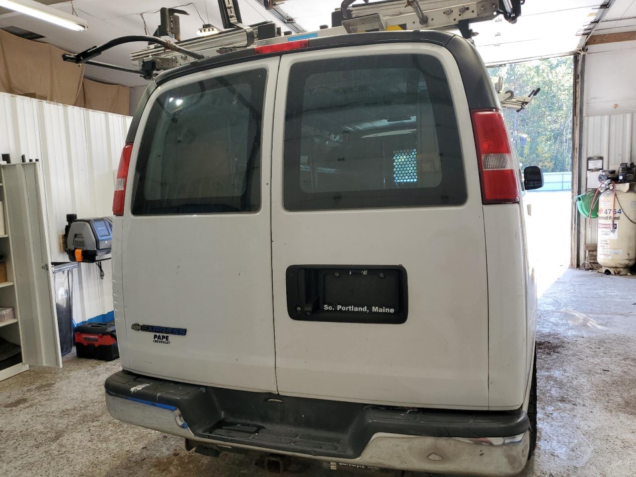 2017 Chevrolet Express G2500 VIN: 1GCWGAFF6H1113500 Lot: 84738435