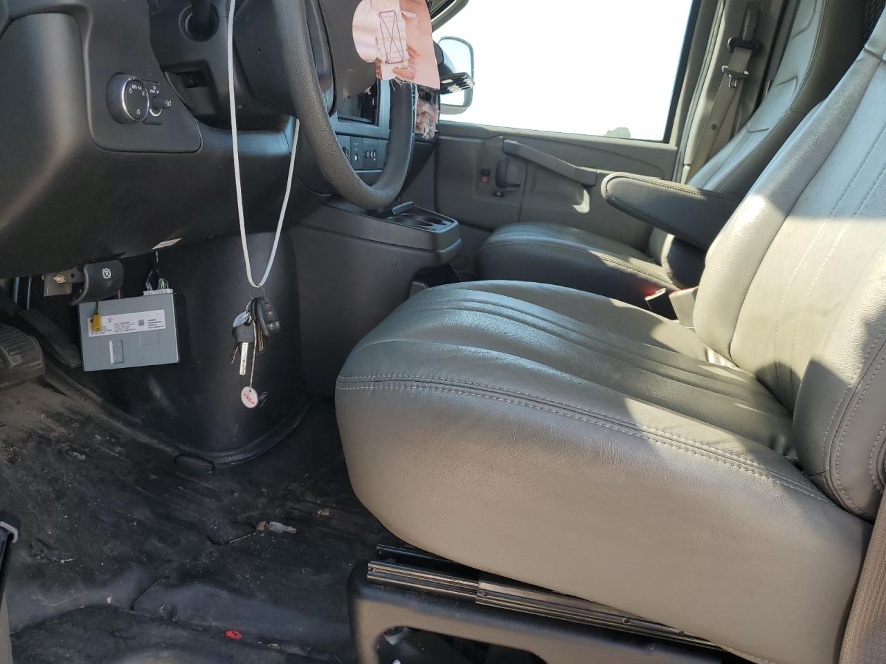 2024 Chevrolet Express G2500 VIN: 1GCWGAFP4R1239977 Lot: 85538355