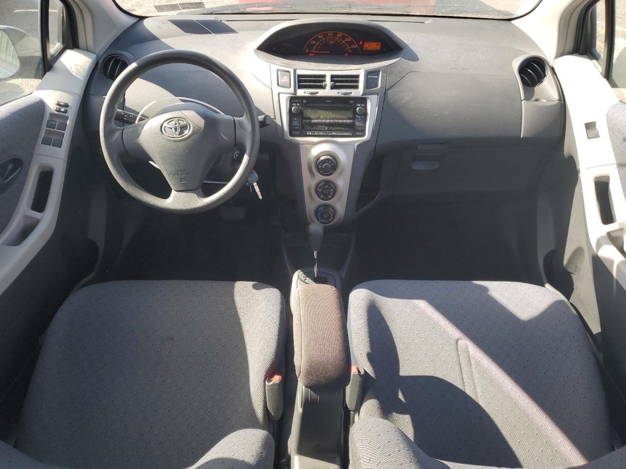 2009 Toyota Yaris VIN: JTDKT903X95232992 Lot: 90540085