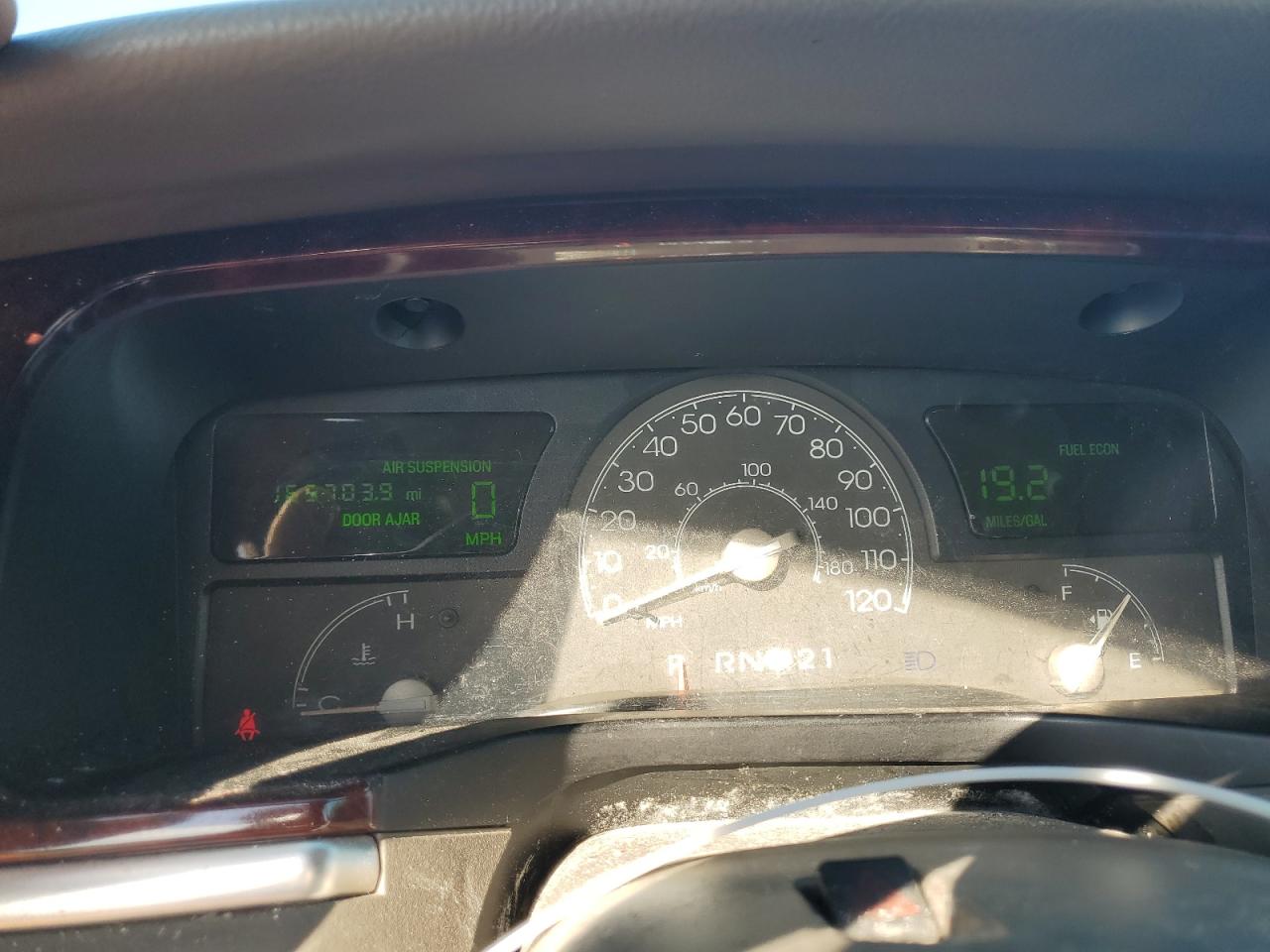 2005 Lincoln Town Car Signature VIN: 1LNHM81W25Y672400 Lot: 82003035