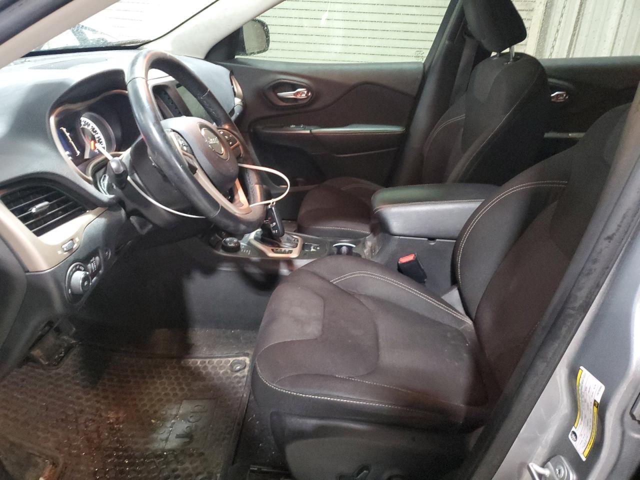 2015 Jeep Cherokee Latitude VIN: 1C4PJMCB6FW735944 Lot: 90843355