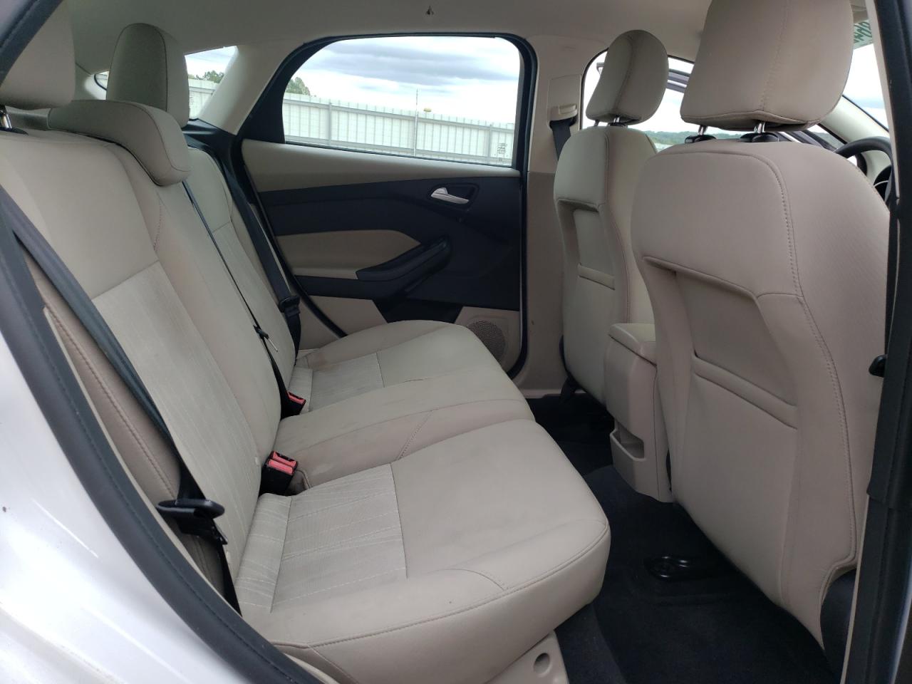 2015 Ford Focus Se VIN: 1FADP3K29FL366632 Lot: 86426585