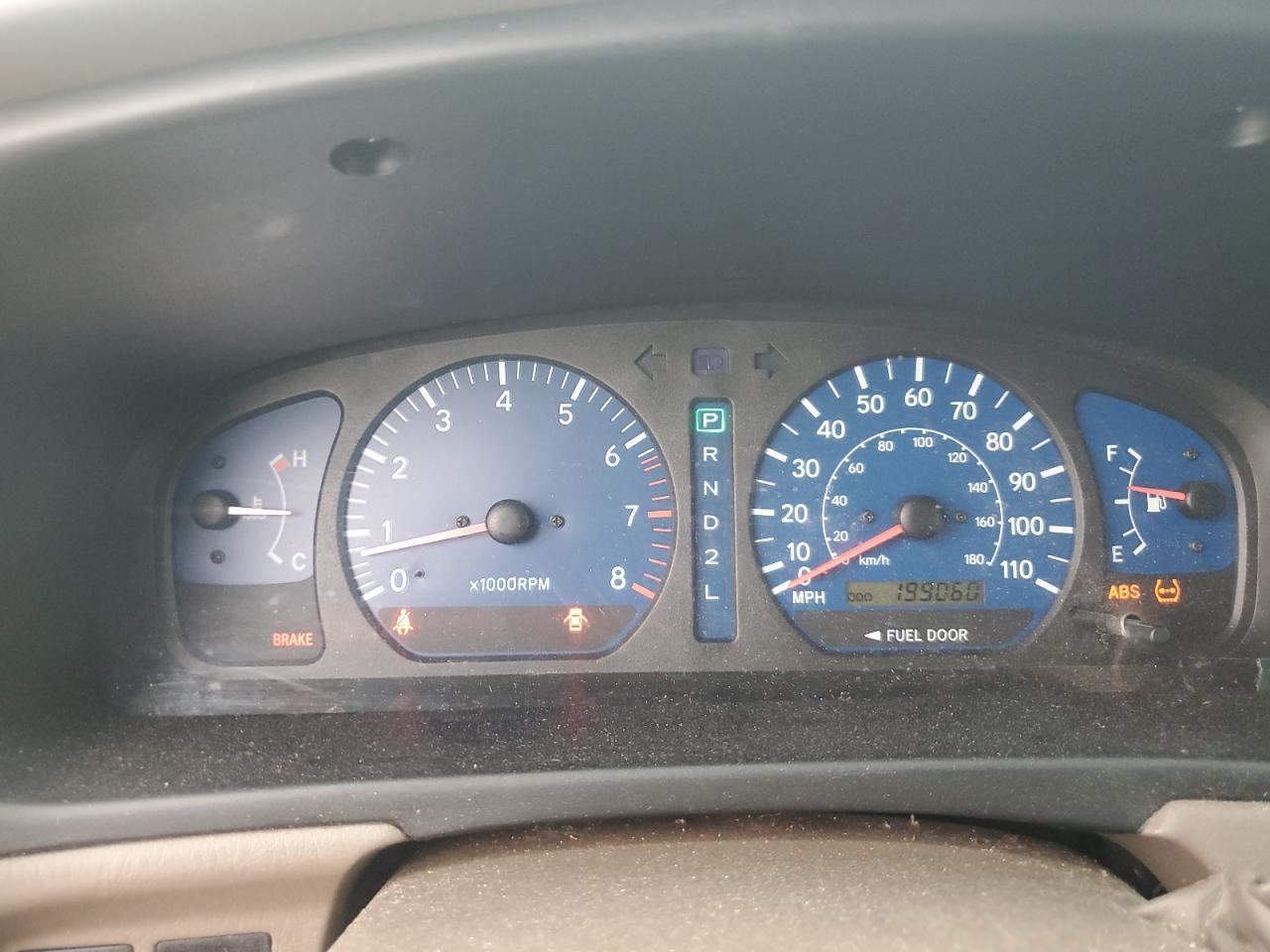 2002 Toyota Sienna Le VIN: 4T3ZF13C82U460586 Lot: 82331825