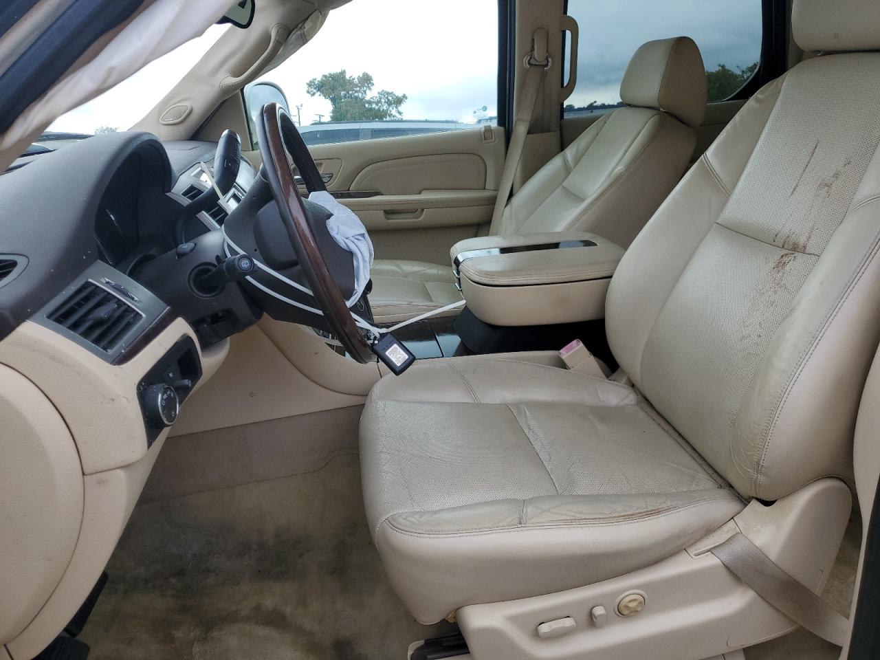 2008 Cadillac Escalade Luxury VIN: 1GYFK63858R152091 Lot: 85839285