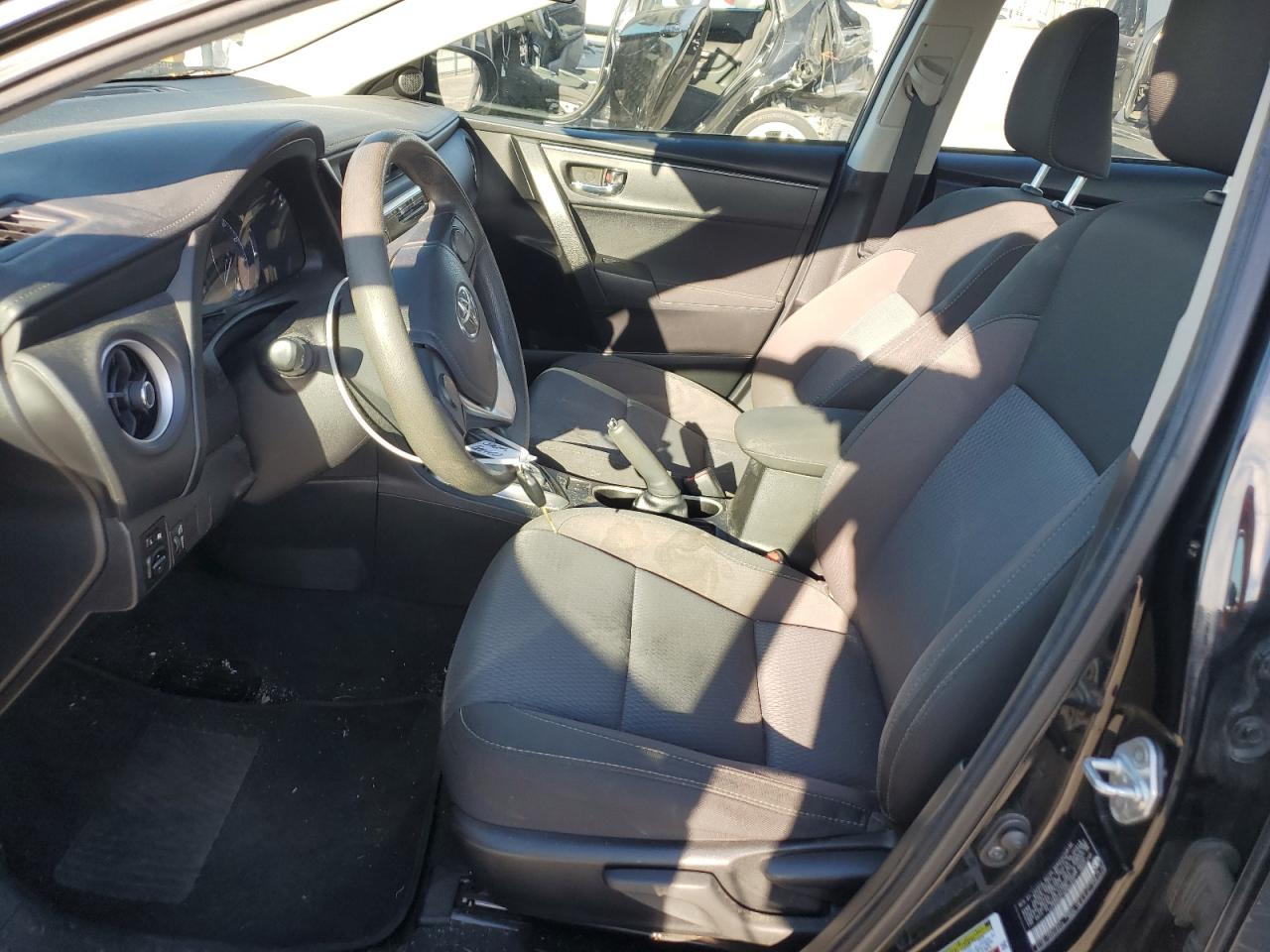 2017 Toyota Corolla L VIN: 5YFBURHE7HP605832 Lot: 82451825