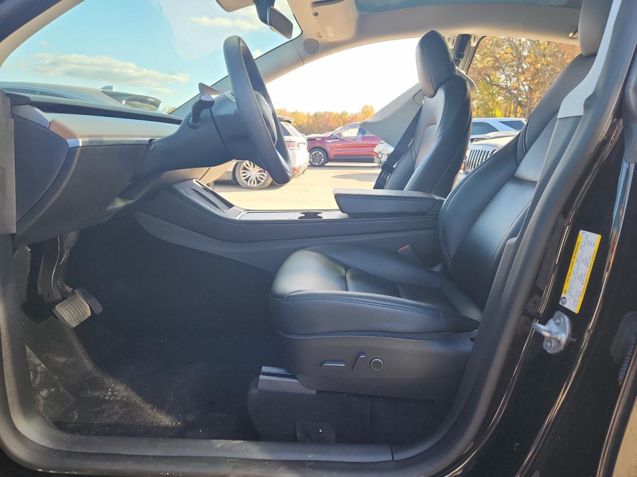 2022 Tesla Model Y VIN: 7SAYGDEE1NF320174 Lot: 82674145