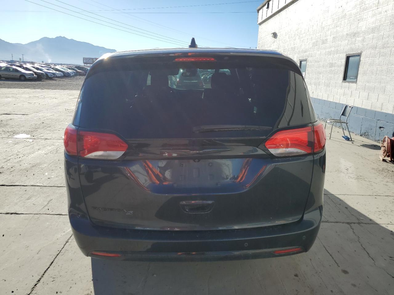 2020 Chrysler Pacifica Touring VIN: 2C4RC1FG0LR183161 Lot: 89509035