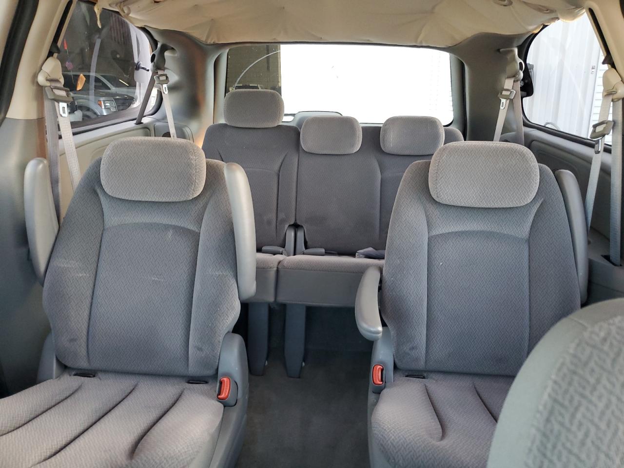 2005 Chrysler Town & Country Lx VIN: 2C4GP44R45R591974 Lot: 82324055