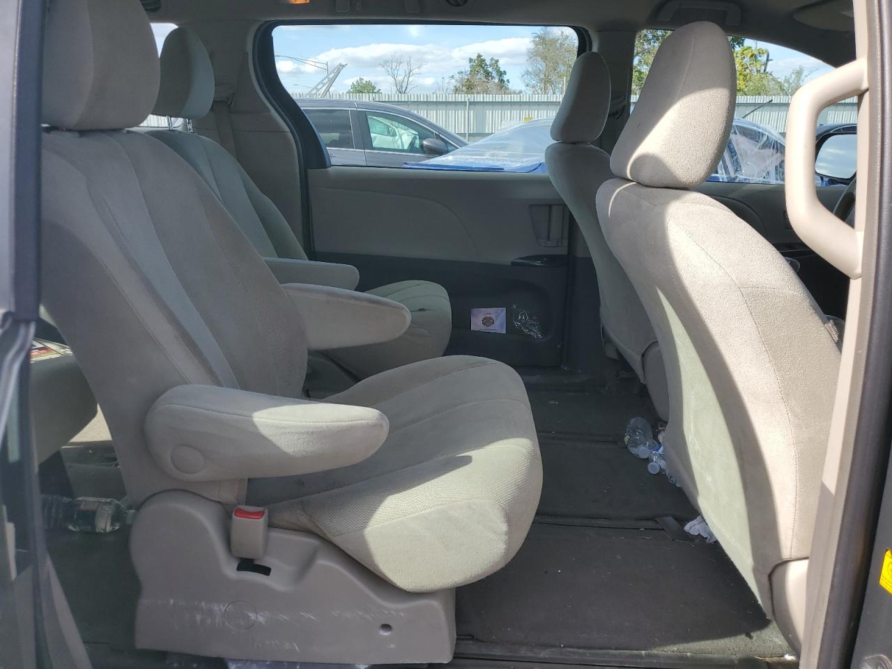 2011 Toyota Sienna Base VIN: 5TDKA3DC4BS008307 Lot: 84420245