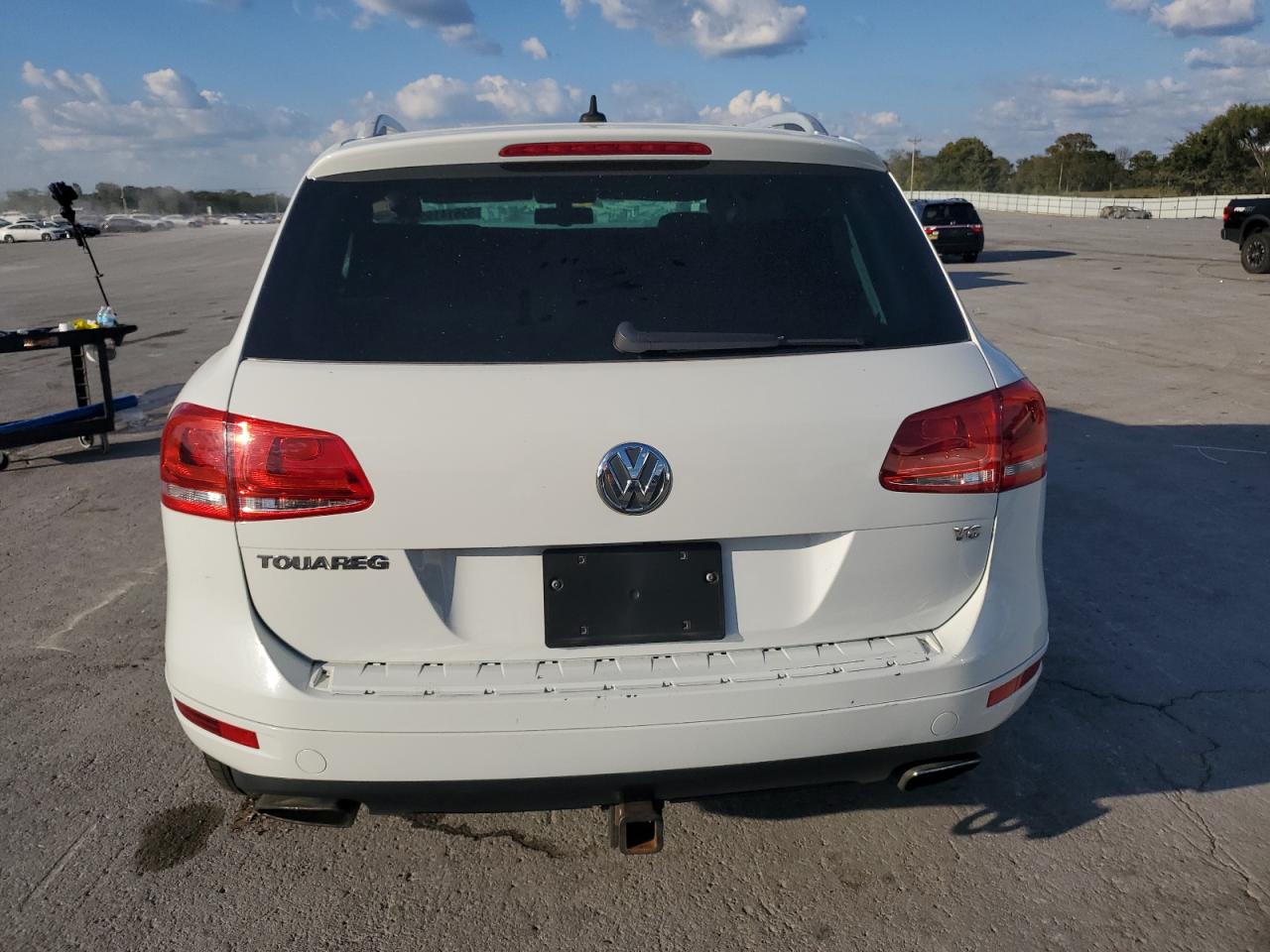 2014 Volkswagen Touareg V6 VIN: WVGEF9BP2ED010575 Lot: 85514155